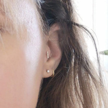 Earcuff mini de oro 18kt con Diamante natural Charlotte para oreja izquierda